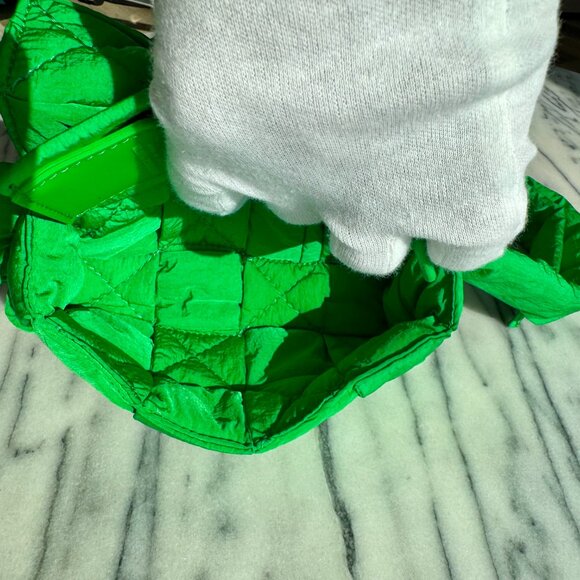 🇮🇹 - Bottega Veneta: Padded Cassette Belt Bag Maxi Intrecciato Nylon Mini w/ Box - Picture 4 of 9